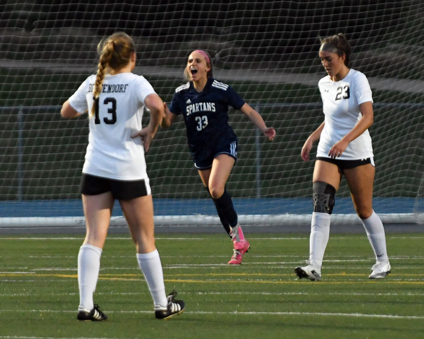 041222-qc-spt-pv bett soccer005.JPG